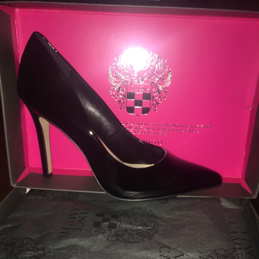 Black casual pumps